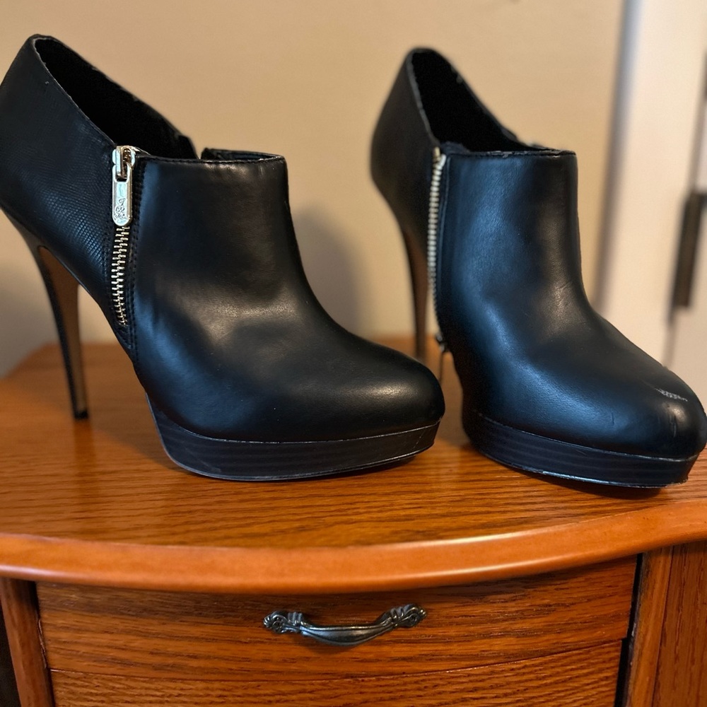 Stylish Heel Booties w gold accent zipper